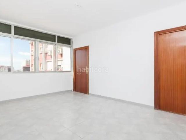 Piso en venta en Cornellà de Llobregat, Sant Ildefons. Cornellà de Llobregat, Barcelona EN RENTABILIDAD se vende alquilado, no se puede visitar ni hipotecar. Pisos Cornellà de.