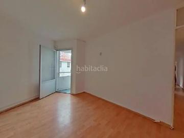 Piso en venta en Cornellà de Llobregat, Sant Ildefons. Cornellà de Llobregat, Barcelona. EN RENTABILIDAD se vende alquilado, no se puede visitar ni hipotecar. Pisos Cornellà de.
