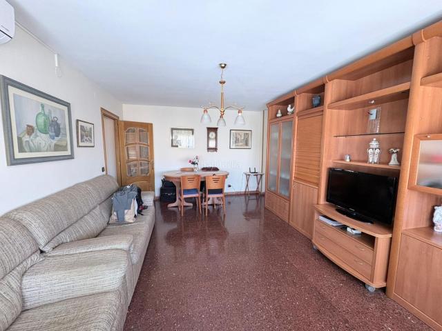 Piso en venta en Cornellà de Llobregat, Sant Ildefons. GRAN OPORTUNIDAD EN CORNELLÀ!. Pisos Cornellà de.