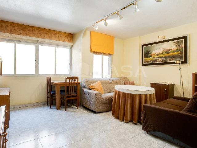 Piso en venta en Cornellà de Llobregat, Sant Ildefons. GRAN OPORTUNIDAD! PISO DE 3 HABITACIONES COMPLETAMENTE EXTERIOR PARA ENTRAR A VIVIR. Pisos Cornellà de.
