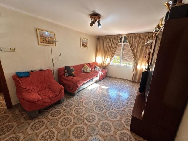 Piso en venta en Cornellà de Llobregat, Sant Ildefons. LA CASA AGENCY PRESENTA EN EXCLUSIVA PISO COMPLETAMENTE EXTERIOR Y LISTO PARA ENTRAR A VIVIR. Pisos Cornellà de.