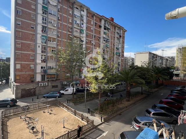 Piso en venta en Cornellà de Llobregat, Sant Ildefons. Piso en Sant Ildefons de 2 habitaciones exterior. Alquilado, ideal inversores. Ascensor. Pisos Cornellà de.
