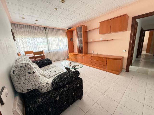 Piso en venta en Cornellà de Llobregat, Sant Ildefons. Piso en san idelfonso con ascensor y mucha luz. Pisos Cornellà de.