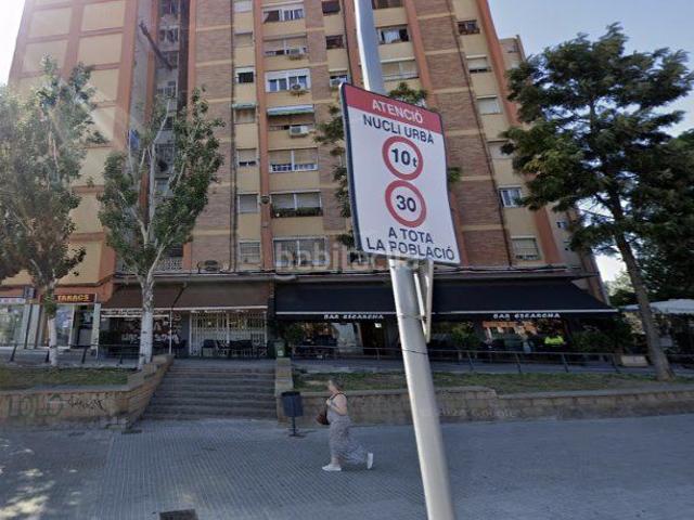 Piso en venta en Cornellà de Llobregat, Sant Ildefons. Piso en venta en calle Xiprer. Pisos Cornellà de.