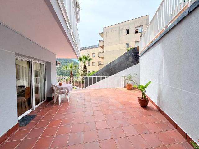 Piso en venta en Corbera de Llobregat. Piso de 4 habitaciones con plaza de aparcamiento, trastero y terraza privativa en Corbera de Llobregat. Pisos Corbera de.
