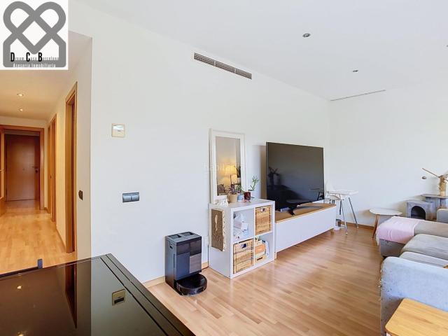 Piso en venta en Corbera de Llobregat. Piso impecable con terraza, piscina, párking y trastero junto a Can Xorra. Pisos Corbera de.