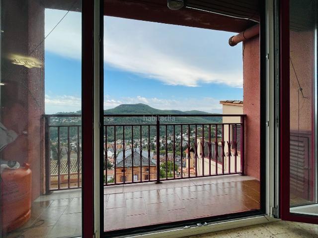 Piso en venta en Corbera de Llobregat. SOLEADO PISO EN CORBERA CON 3 DORMITORIOS Y BALCON. Pisos Corbera de.