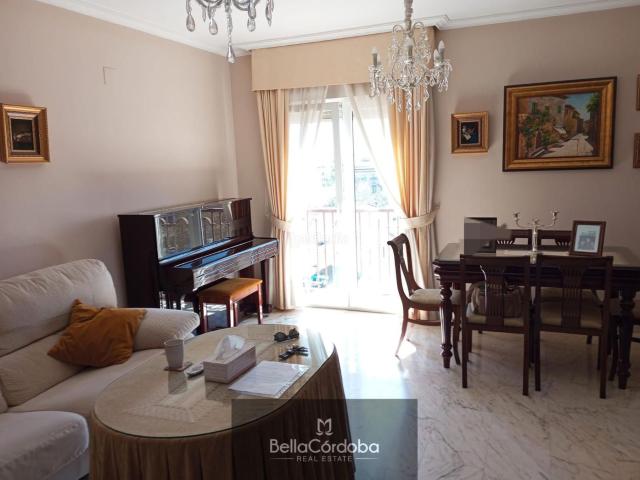 Piso en venta en Córdoba, Ciudad Jardín Zoco. PISO EXTERIOR EN ZONA CENTRICA, DE 3 HABITACIONES, 2 BAÑOS Y PLAZA DE GARAJE Y TRASTERO INCLUIDA EN EL PRECIO. Pisos.
