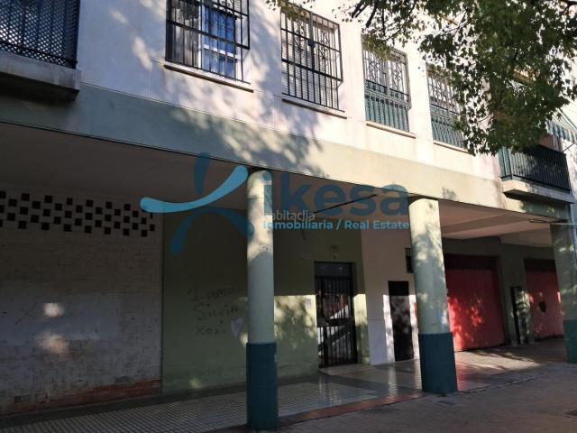 Piso en venta en Córdoba, Sector Sur. Piso VPO en Residencial las Dalias I. Con garaje y piscina comunitaria. Pisos.