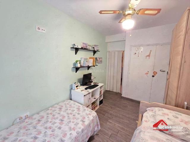 Piso en venta en Córdoba, Sta. Marina San Andrés San Pablo San Lorenzo. Piso ideal para inversión, con dos terrazas y posibilidad de 4 dormitorios junto a la Facultad de Derecho. Pisos.