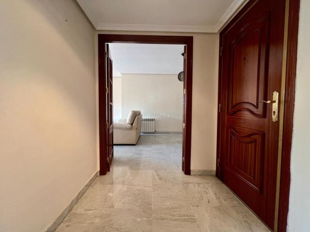 Piso en venta en Córdoba, Tablero Bajo Arruzafilla. Piso Amplio y Luminoso con Piscina y Dos Plazas de Garaje en El Tablero. Pisos.