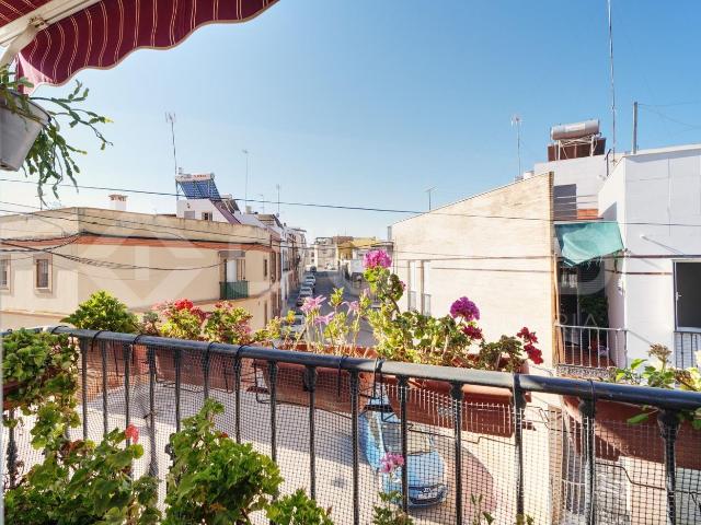 Piso en venta en Coria del Río. Piso independiente en Coria del Río con amplia azotea transitable. Pisos Coria del.