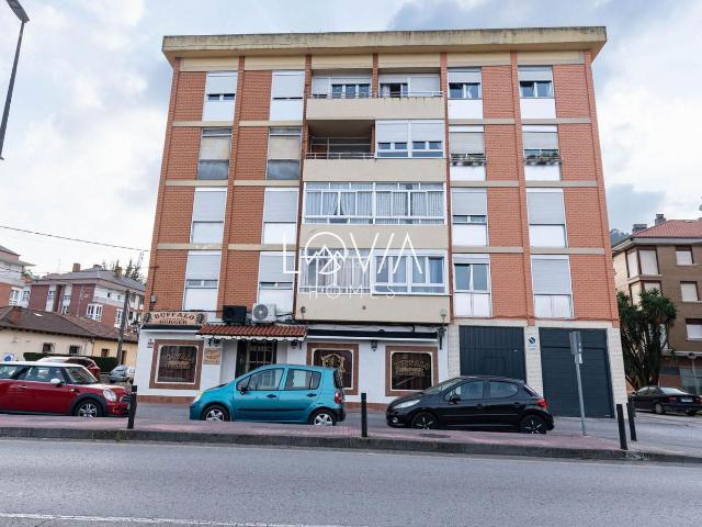 Piso en venta en Corrales de Buelna Los. Piso con reformas mínimas en Los Corrales. Pisos Corrales de Buelna.