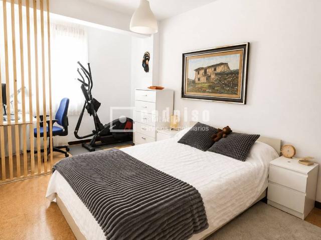 Piso en venta en Coruña A, Agra del Orzán Ventorrillo. Luminoso piso de 3 dormitorios en 7ª planta con ascensor Ronda de Outeiro. Pisos Coruña.