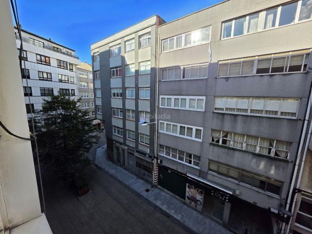 Piso en venta en Coruña A, Agra del Orzán Ventorrillo. PISO PARA REFORMAR 3 HABITACIONES EN CALLE BARCELONA. Pisos Coruña.