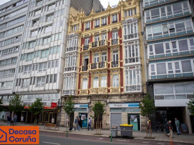 Piso en venta en Coruña A, Ensanche. Vivienda en Exclusivo edificio Modernista, en Linares Rivas, excelentes vistas despejadas al mar. Pisos Coruña.