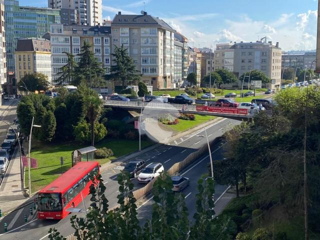 Piso en venta en Coruña A, Ensanche. Zona Centro Linares Rivas Ensanche Descubre tu nuevo hogar en el corazón de la ciudad! Te presentamos este excepcional piso de 13. Pisos Coruña.