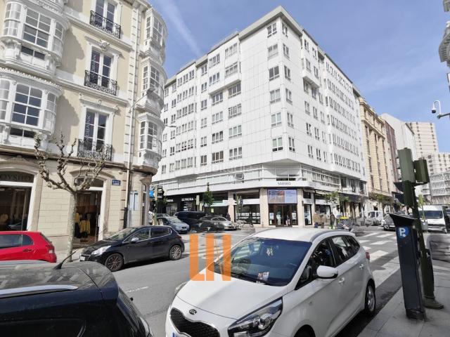 Piso en venta en Coruña A, Ensanche. Amplia y soleada vivienda de 170m² ubicada en la plaza de Lugo. Pisos Coruña.