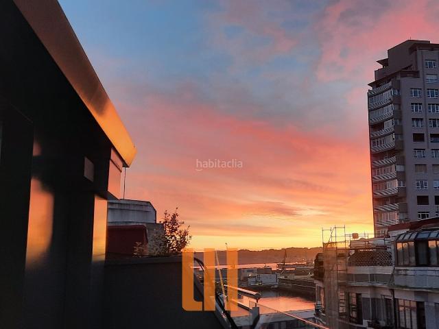 Piso en venta en Coruña A, Ensanche. Pieza única y muy singular, situada en planta alta y con una excelente luminosidad gracias a su orientación Sur. Pisos Coruña.