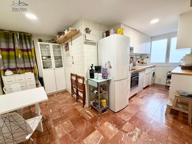 Piso en venta en Coruña A, Ensanche. Piso Amplio y Funcional con Excelente Ubicación en el Ensanche. Pisos Coruña.