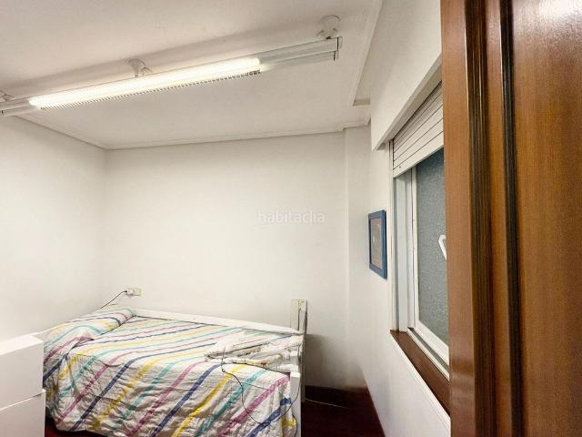 Piso en venta en Coruña A, Ensanche. Piso con ascensor y terrazas en Santa Catalina con inquilino. Pisos Coruña.