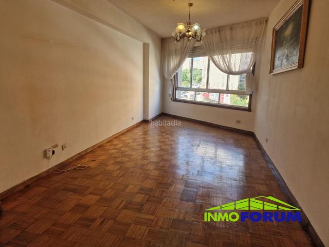 Piso en venta en Coruña A, Los Castros Castrillón. ZONA OS CASTROS. VIVIENDA SUPER LUMINOSA. TRES DORMITORIOS, BAÑO Y ASEO. Pisos Coruña.