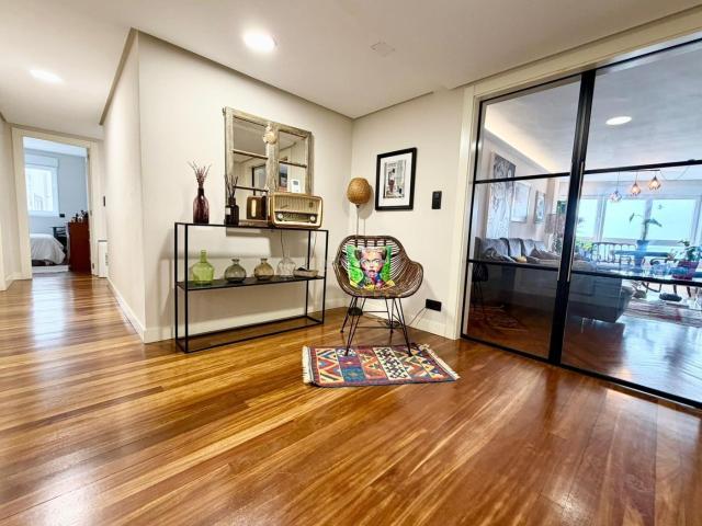 Piso en venta en Coruña A, Monte Alto Zalaeta Atocha. Exclusividad frente al mar en el Orzán 188 m2, 4 dormitorios, garaje y gran trastero. Pisos Coruña.