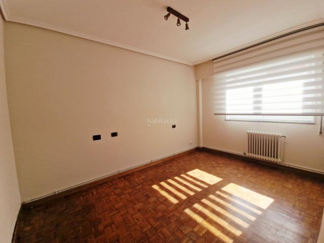 Piso en venta en Coruña A, Monte Alto Zalaeta Atocha. PISO ALTO SOLEADO Y CON VISTAS PARCIALES AL MAR. Pisos Coruña.