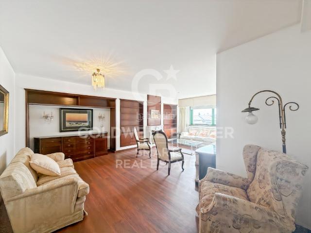 Piso en venta en Coruña A, San Pablo Juan Flórez. Amplio piso en Enrique Dequidt, junto a la Plaza del Libro. Pisos Coruña.