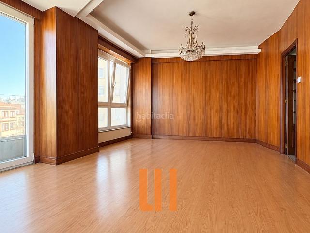 Piso en venta en Coruña A, San Pablo Juan Flórez. Vivienda con 115m útiles completamente exteriores a 50 metros de la playa de Riazor. Pisos Coruña.