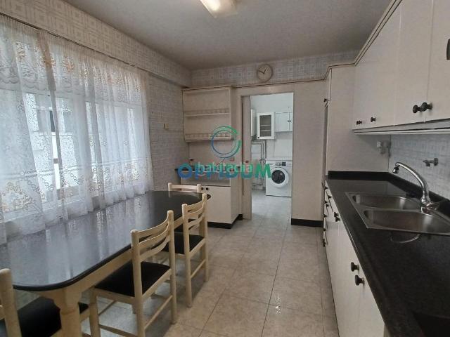 Piso en venta en Coruña A, Sagrada Familia. Piso de 125 m2 con 4 dormitorios y ascensor en Sagrada Familia, A Coruña Calle peatonalizada y próximo a parques. Pisos Coruña.