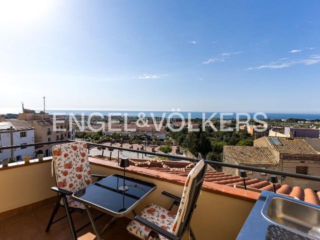 Piso en venta en Creixell Costa Dorada. Dos viviendas unidas con vistas al mar Oportunidad para inversores. Pisos.