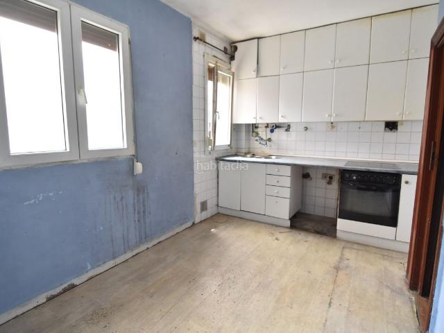 Piso en venta en Durango. Bajo a reformar. Pisos.