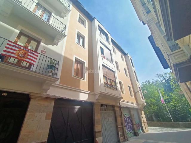 Piso en venta en Durango. PRIMERA PLANTA, DE CUATRO HABITACIONES, A LA VENTA EN SANTA ANA POSIBILIDAD DE RECONVERTIR EN DOS APARTAMENTOS. Pisos.