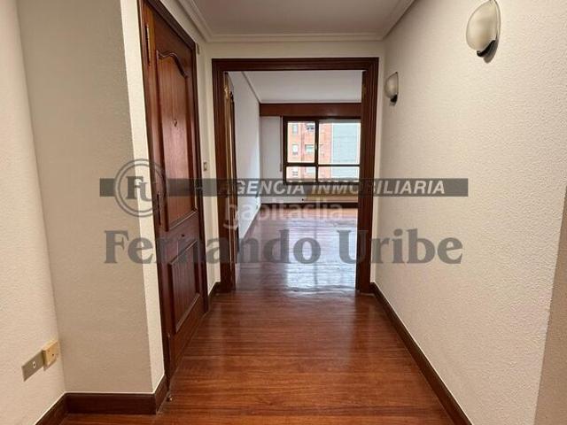 Piso en venta en Durango. Vivienda con DOS balcones y DOS garajes. Pisos.