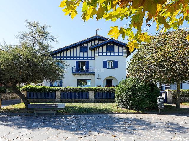 Piso en venta en Deba. Vivienda en primera línea de playa. Pisos.