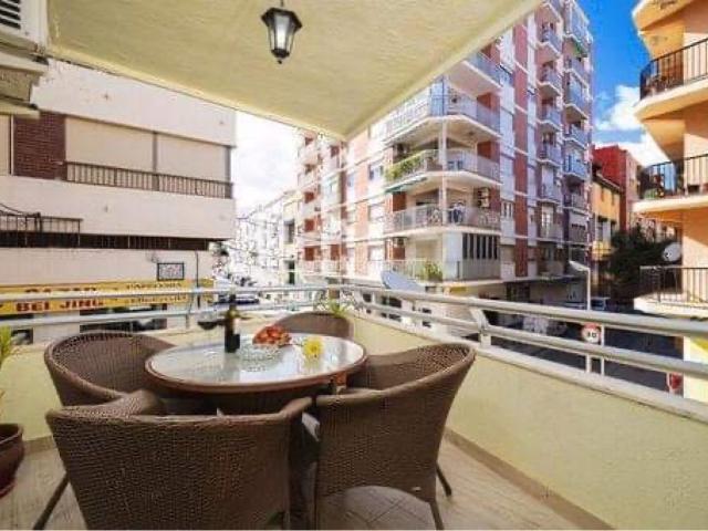 Piso en venta en Dénia, Centro Urbano. Piso de 5 dormitorios en el centro de Dénia, a 50 m del mar y Marqués de Campo. Pisos.