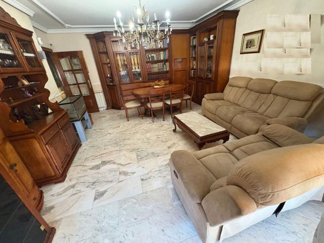 Piso en venta en Don Benito. PISO AMPLIO MUY BIEN SITUADO. Pisos Don.