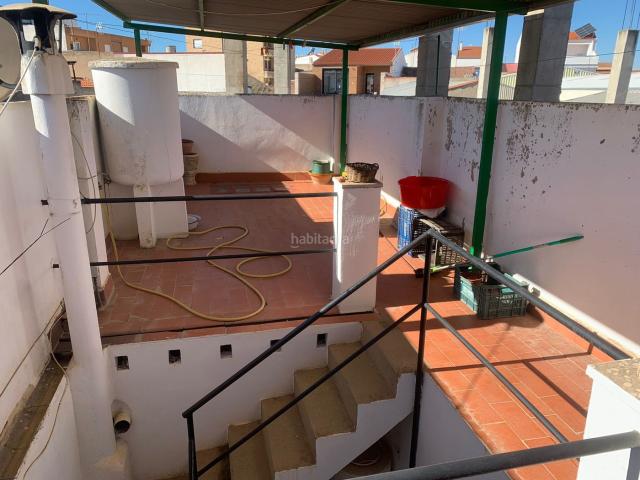 Piso en venta en Don Benito. PISO SEMIINDEPENDIENTE CON BUHARDILLA. Pisos Don.