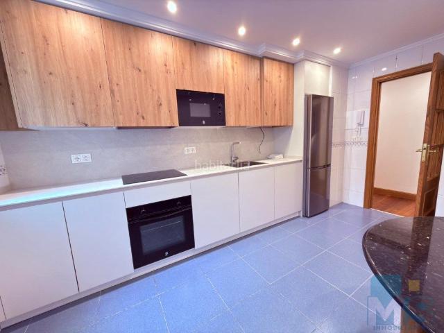 Piso en venta en Donostia San Sebastián, Gros. PLAZA NAFARROA GROS PISO CON GARAJE EN VENTA. Pisos Donostia San.