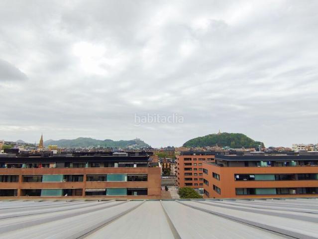 Piso en venta en Donostia San Sebastián, Egia. Venta piso abuardillado en Duque de Mandas. Pisos Donostia San.