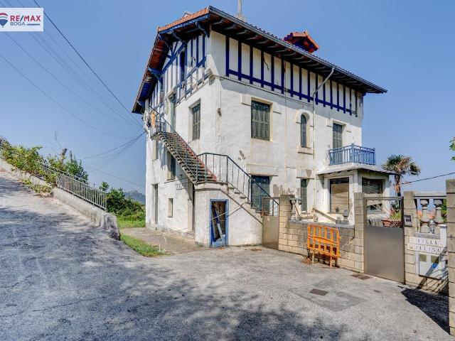 Piso en venta en Donostia San Sebastián, Egia. Exclusiva Vivienda en Villa Isidora Egia con Grandes Vistas, Jardín Privado y Garaje. Pisos Donostia San.