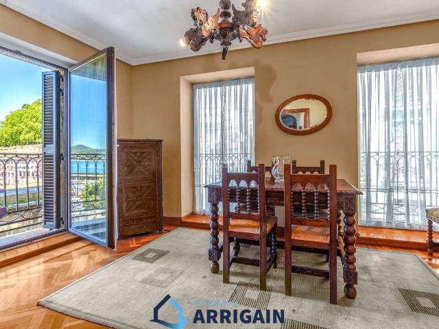 Piso en venta en Donostia San Sebastián, Parte Vieja. Piso en venta en Parte Vieja con vistas al mar. Pisos Donostia San.