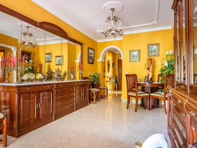 Piso en venta en Dos Hermanas, Centro Doña Mercedes. Piso 3 dormitorios junto a Avenida Los Pirralos. Pisos Dos.