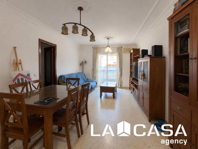 Piso en venta en Dos Hermanas, Centro Doña Mercedes. Piso de 156 m con 3 dormitorios y garaje en Dos Hermanas. Pisos Dos.