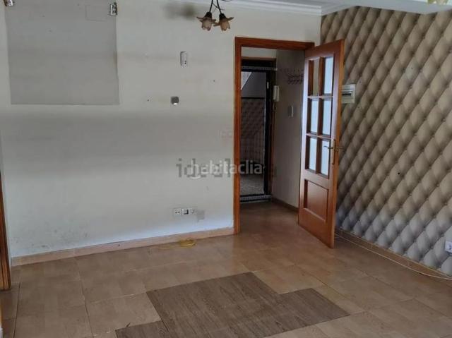 Piso en venta en Dos Hermanas, Centro Doña Mercedes. piso en planta baja, cuenta con 2 dormitorios, baño, salón, cocina, pequeño lavadero o trastero y pequeño patio, muy bien ubicado. Pisos Dos.