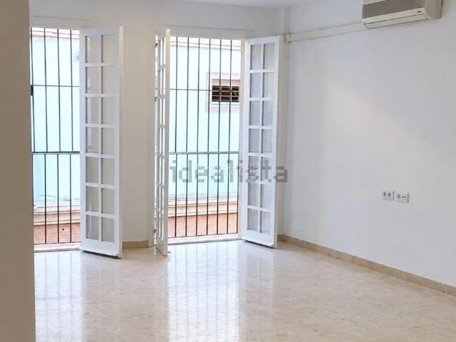 Piso en venta en Dos Hermanas, El Arenal La Pólvora. En venta magnifico piso en pleno centro de Dos Hermas de 3 Habitaciones y 2 baños. Pisos Dos.