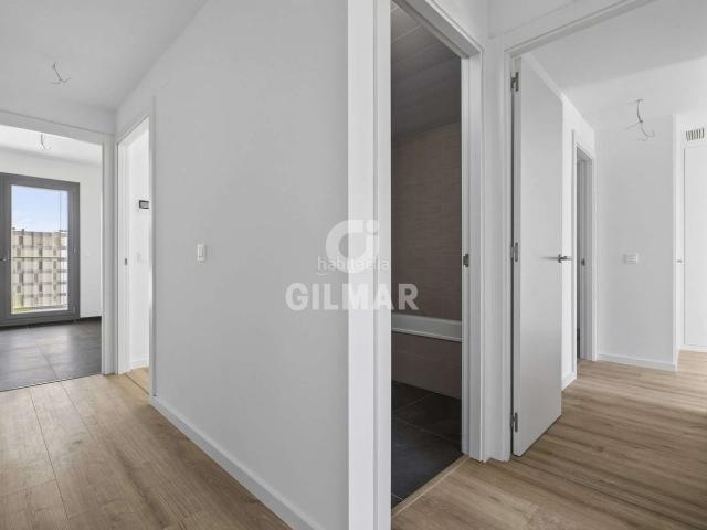 Piso en venta en Dos Hermanas, Entrenúcleos. Exclusiva vivienda de obra nueva en Entrenúcleos. Lista para entrar a vivir.En el codiciado barrio de Entrenúcleos, una de las zon. Pisos Dos.