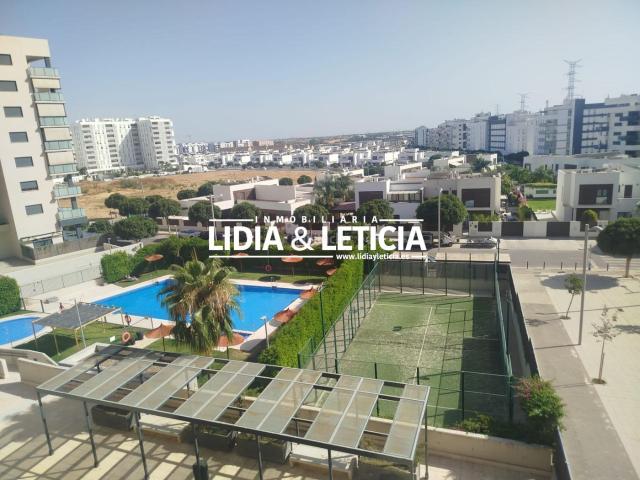 Piso en venta en Dos Hermanas, Entrenúcleos. EXCLUSIVA VIVIENDA DE 4 DORMITORIOS, PLAZA DE GARAJE Y TRASTERO EN ENTRENÚCLEOS DOS HERMANAS. Pisos Dos.
