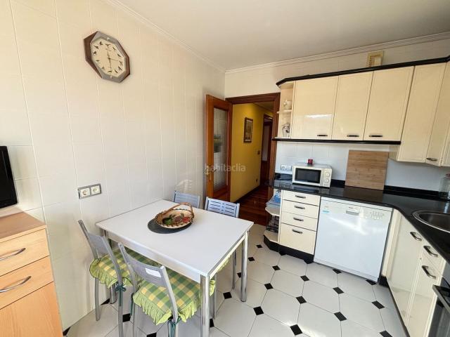 Piso en venta en Eibar. Amplia vivienda en buen estado en la zona de Egiguren Tarren. Pisos.